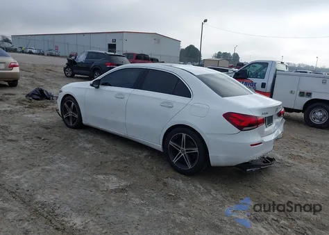 2019 Mercedes-Benz A 220 4Matic z USA, uszkodzony, nr VIN WDD3G4FB2KW035122